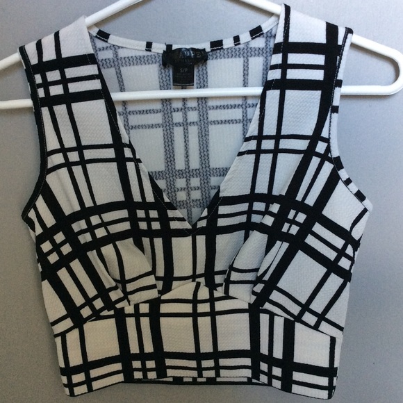 Revamped Tops - Retro black and white jersey v-neck crop top